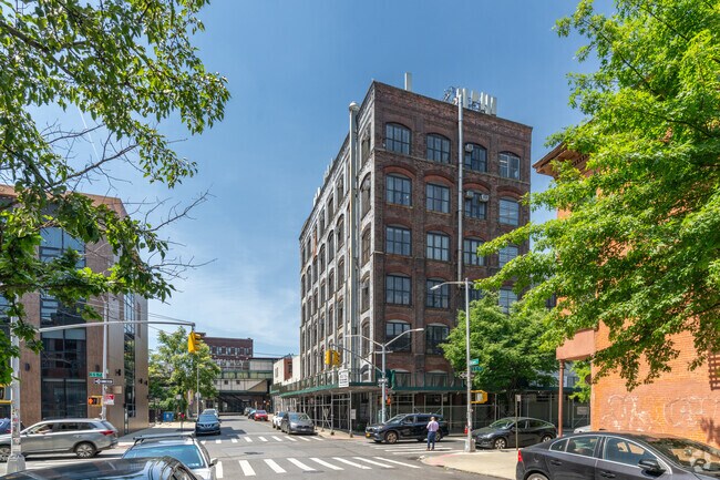 Bnos Chayil offers schooling from grades Pre-K through 12.