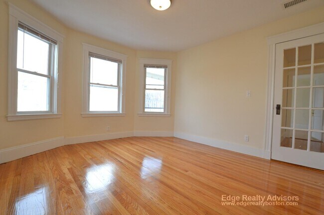 20 Claymoss Rd unit 2, Brighton, MA 02135 - photo 5