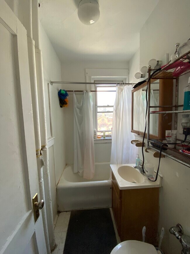 103 Myrtle St unit 7, Boston, MA 02114 - photo 5