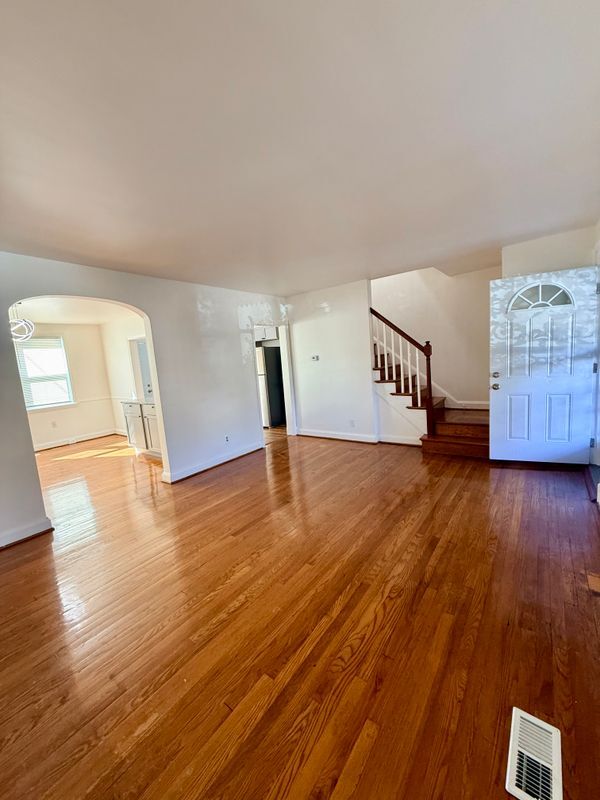 802 Wicklow Rd, Baltimore, MD 21229 - photo 4