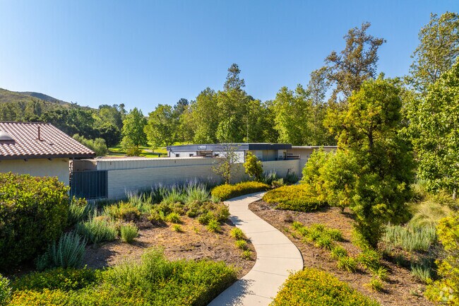 Oak View High School offers college prep courses for high school aged students.