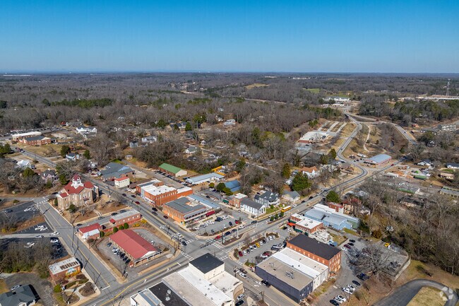 Jefferson, a vibrant town in the heart of Jackson County, proudly serves as the county seat, where local government meets community spirit and history intertwining with modern life.