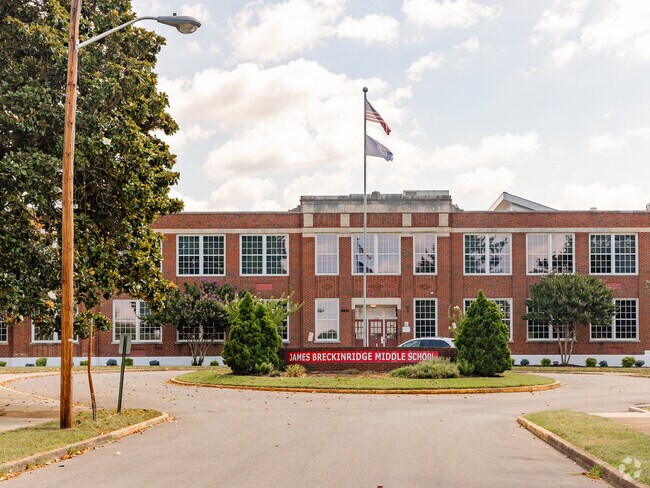 James Breckinridge Middle School serves 624 students in grades 6-8.