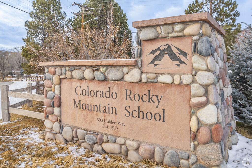 With stunning views, CRMS offers a unique learning experience in River Valley Ranch.