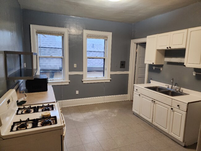 832 E Clarke St unit 1, Milwaukee, WI 53212 - photo 5