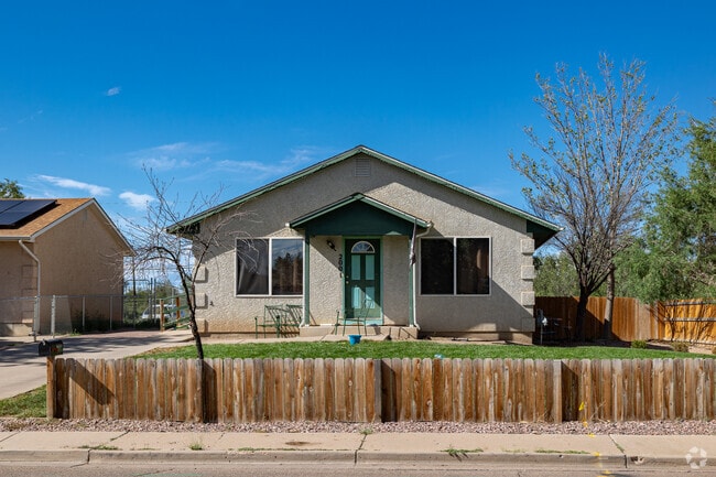 Modest ranch style homes with front yards are common in Hyde Park.