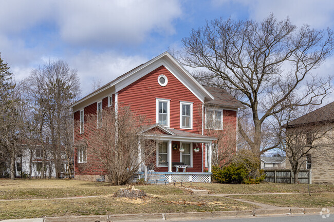 National style homes with front porches average around $175,000 in Merrill.