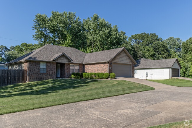 Older traditional homes sit alongside each other in Asbell, Fayetteville.