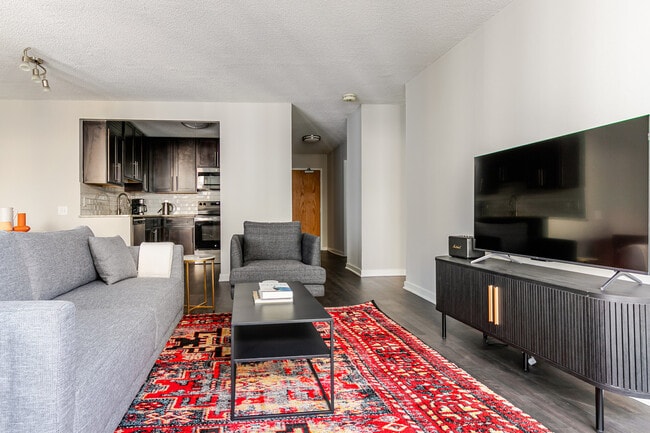 77 W Huron St unit FL20-ID1379, Chicago, IL 60654 - photo 3