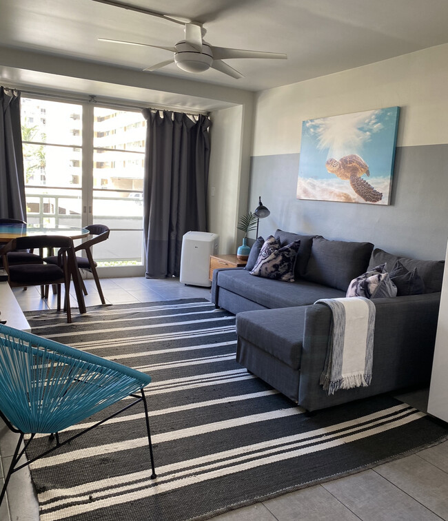 445 Kaiolu St, Honolulu, HI 96815