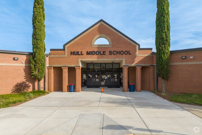Hull Middle School welcomes students grade 6-8.
