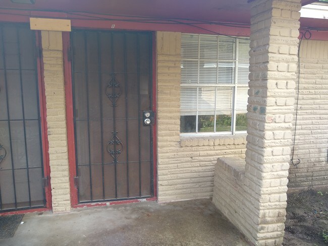 7742 Mclean St unit B, Houston, TX 77051 - photo 7