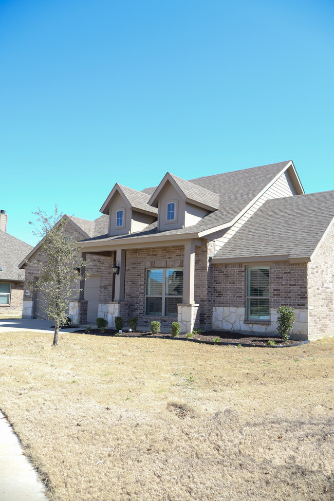 1733 Trinity St, Burleson, TX 76028