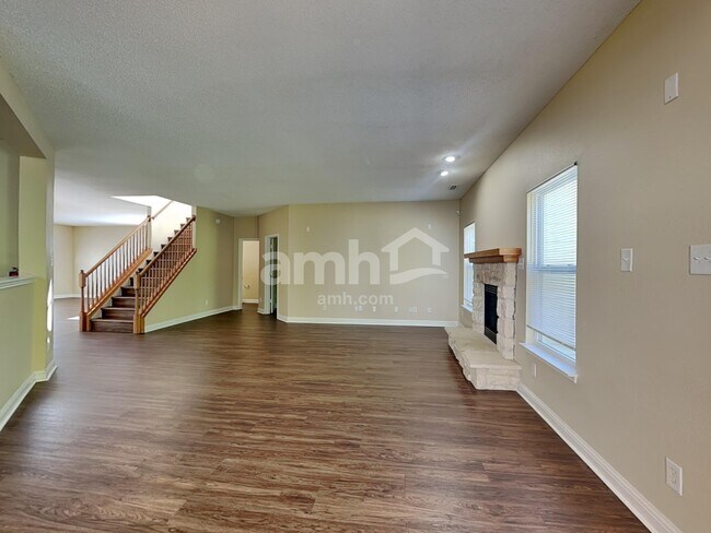 6737 Amber Springs Way, Indianapolis, IN 46237 - photo 7