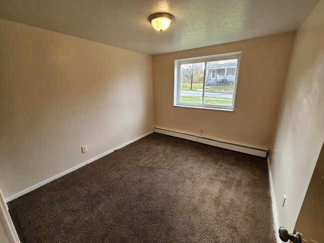 1885 Taylor Rd unit 101, East Cleveland, OH 44112 - photo 4