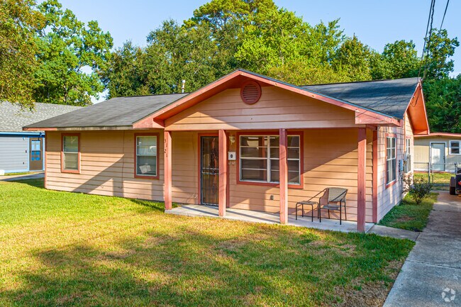 Cottages and ranchers are prominent in the Mid City North neighborhood.