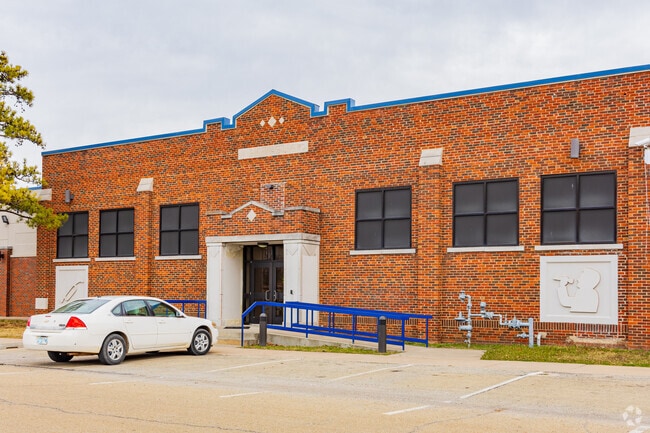 Stroud Middle School is a quality school located in Stroud area.