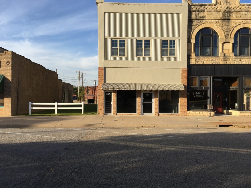 106 W 7th St unit 106, Newkirk, OK 74647 - photo 1