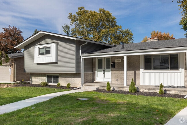 Ranch style homes can be found on wide, spacious lots in Grosse Pointe Woods.