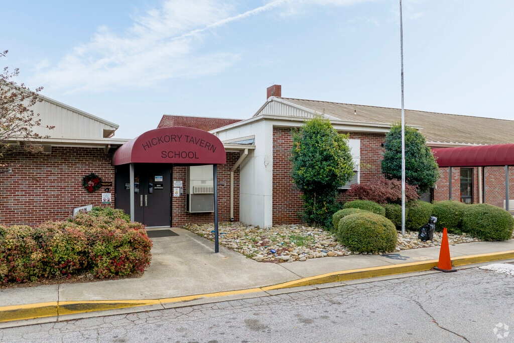 Main entrance of Hickory Tavern School in Princeton.