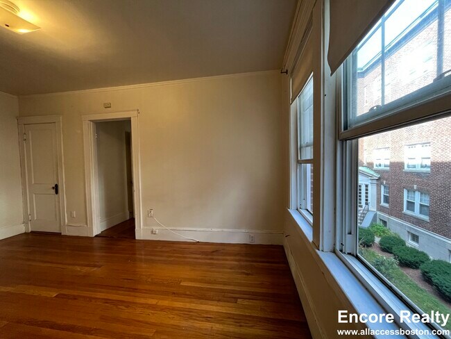 157 Summer St unit 6F, Somerville, MA 02143 - photo 2
