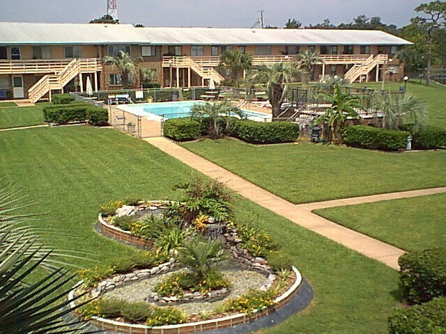 9 Eglin Pkwy NE unit Shalimar Rentals, Fort Walton Beach, FL 32548 - photo 2