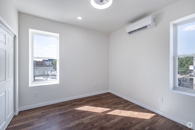 2BR, 1BA - 960SF - Bedroom