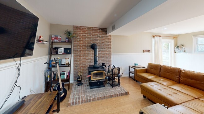 7131 Carmae Rd, Sykesville, MD 21784 - photo 2