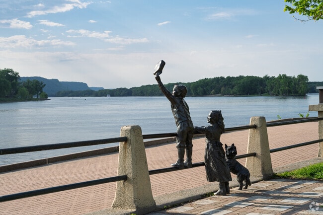 There are a number of sculptures throughout Riverside Park.