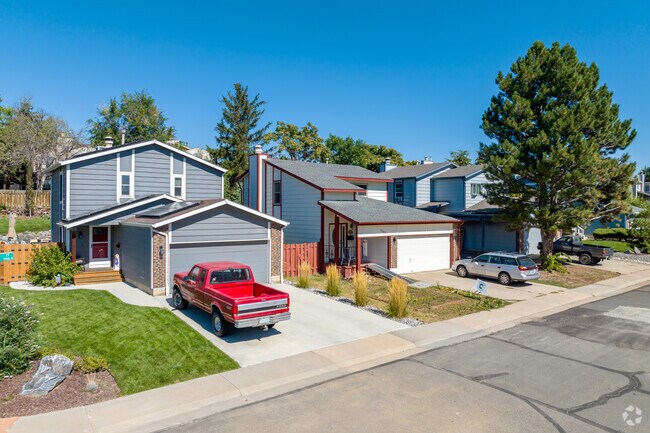 Midcentury craftsman style homes in the Shoenberg Farms neighborhood have front and back yards.