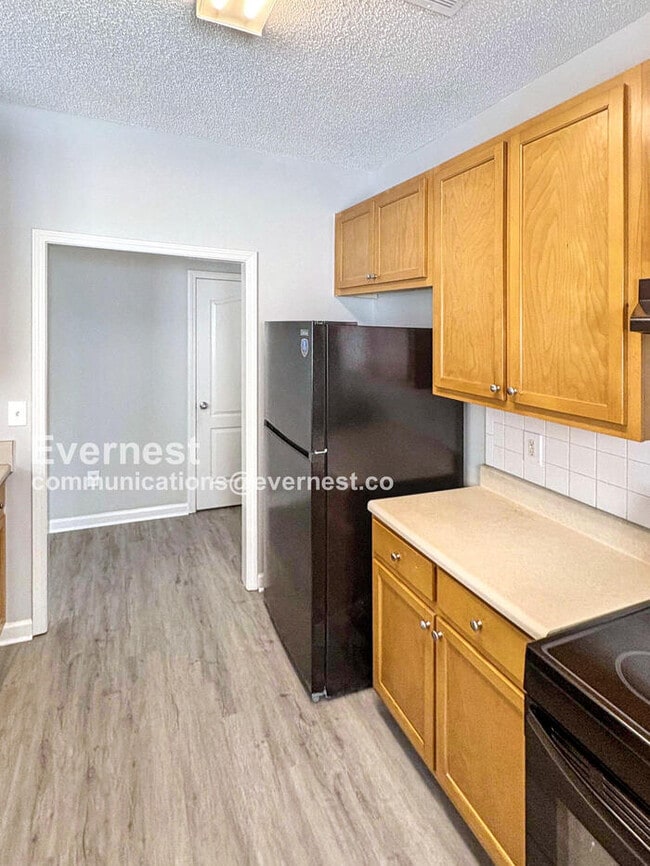 8622 Thomas Rd, Riverdale, GA 30274 - photo 5