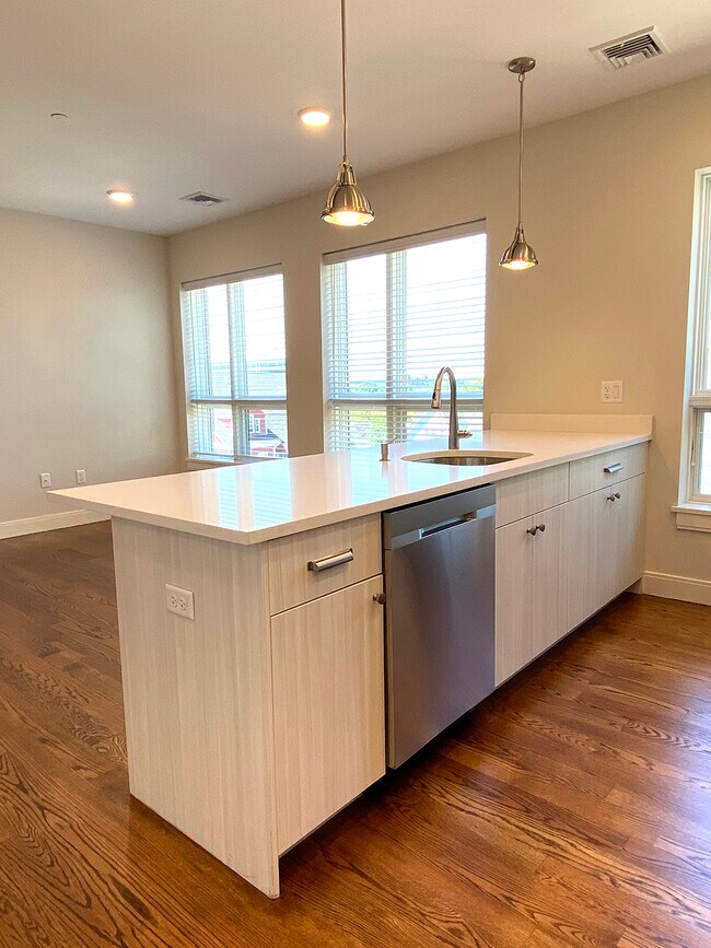 15 Everett St unit 1 - 203, Boston, MA 02128 - photo 5