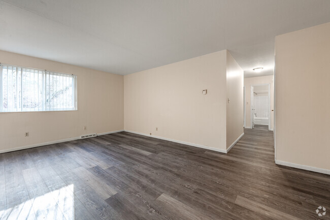 2BR, 1.5BA - 675SF
