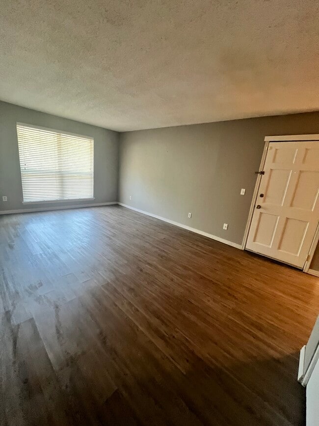 825 Red Bird Ln unit 825D, Norman, OK 73072 - photo 4