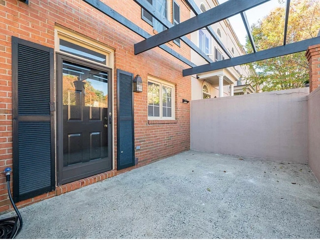 1586 Garden Ct, Charlottesville, VA 22901 - photo 2