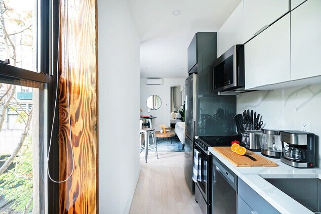 515 W 48th St unit ID1021962P, New York, NY 10036 - photo 7