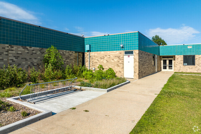 Kiewit Middle School serves students in grades 6-8.