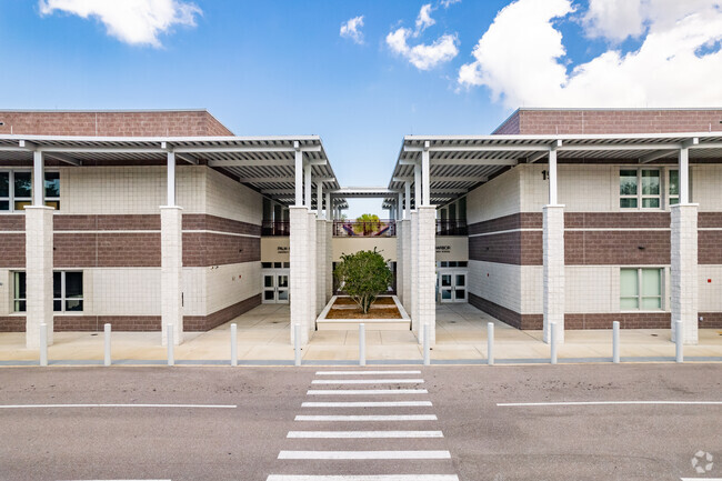 Palm Harbor University High helps get students ready for college.