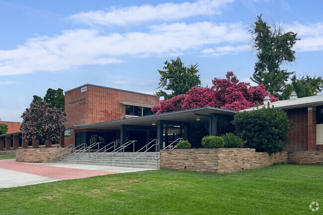 Dexter Middle School serves Uptown Whittier students with strong academics.