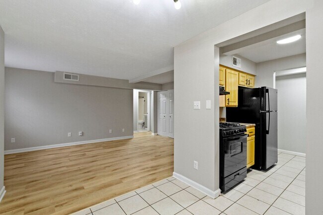 The Pines at SoBro, Indianapolis, IN 46205 - photo 5