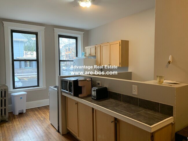 1066 Commonwealth Ave, Boston, MA 02215 - photo 4