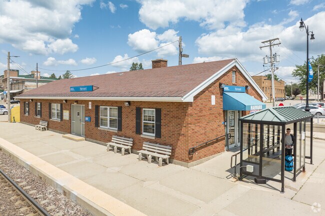 The Harvard Metra Station offers residents a convenient way to get to Downtown Chicago.