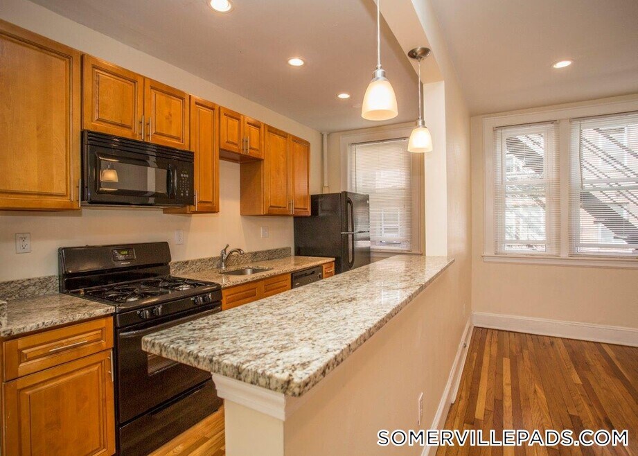 138 Highland Ave unit 5, Somerville, MA 02143 - photo 1