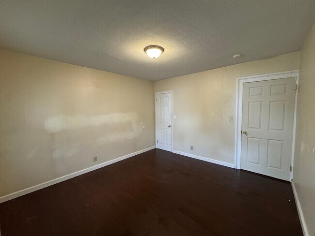 14 Court St unit 1, West Haven, CT 06516 - photo 6