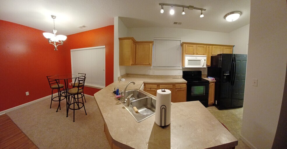 Dining room/kitchen