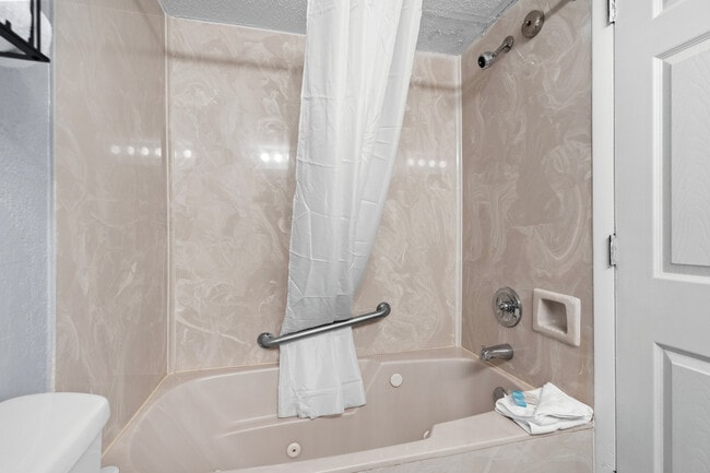 1402 N Ocean Blvd, Myrtle Beach, SC 29577 - photo 6