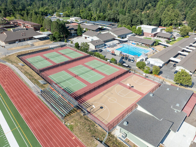 Benefit from dedicated faculty at San Lorenzo Valley High School in the San Lorenzo Valley.