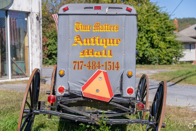 Time Matters Antique Mall offers a wide selection and welcoming service in Swartzville.