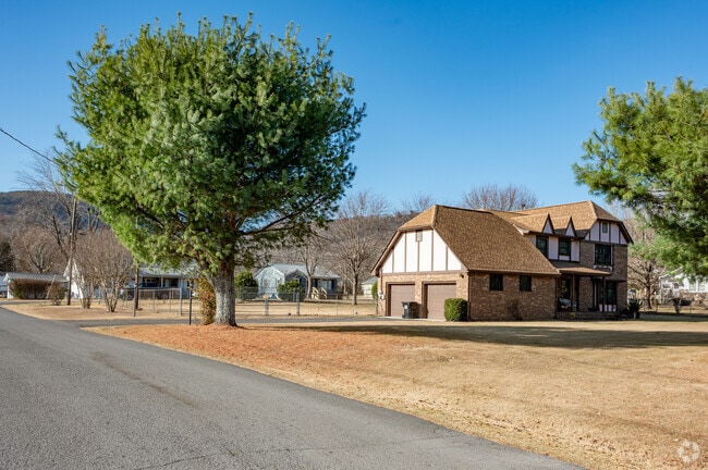 Homes neatly line the streets of Dunlap.