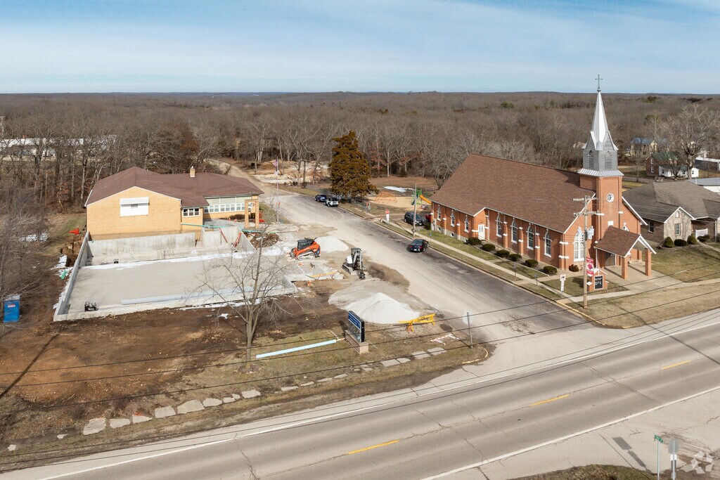 Immanuel Lutheran School in Rosebud, MO offers various clubs and activities for students.